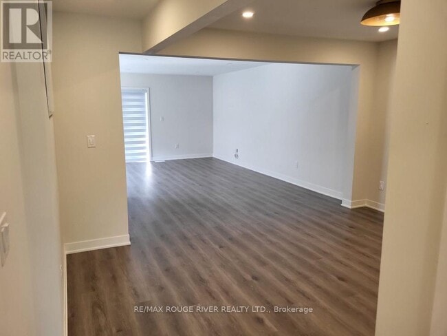 Photo du bâtiment - 116 Elinor Ave