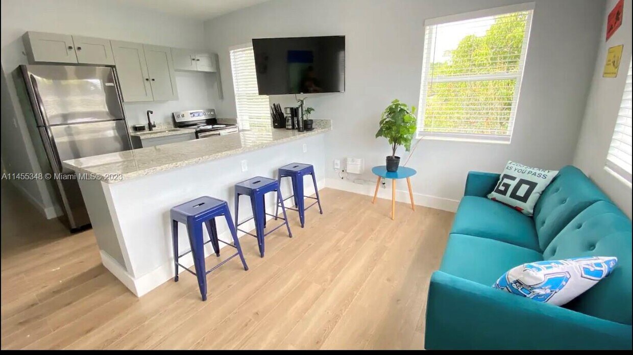 Foto principal - 6828 NW 3rd Ave