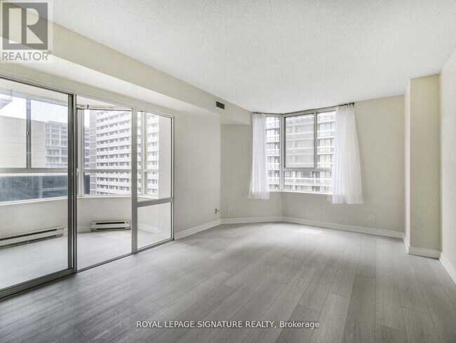 Photo du bâtiment - 44 Gerrard St W
