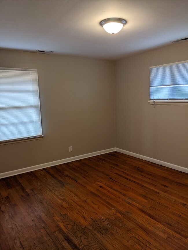 Building Photo - 3706 Lakewood Dr NW