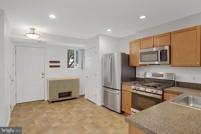 Building Photo - 1309 N Van Dorn St