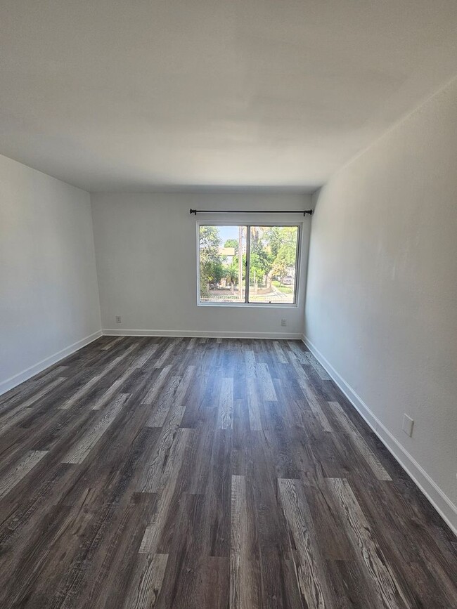 Interior Photo - Welcome to Sherman West Apartments !!!