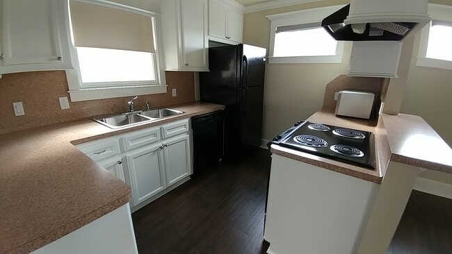New dishwasher & stove, garbage disposal & refrigerator - 1345 Heights Blvd