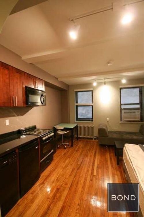 Primary Photo - 11 Waverly Pl