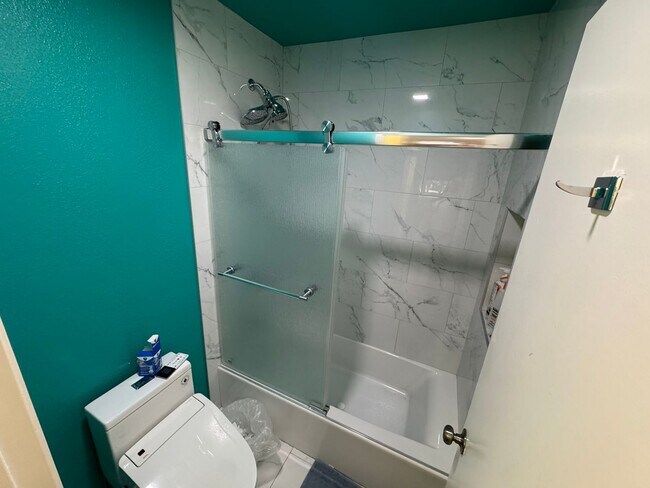 Foto del edificio - Bright & Spacious Mira Mesa Condo with Dual Primary Suites