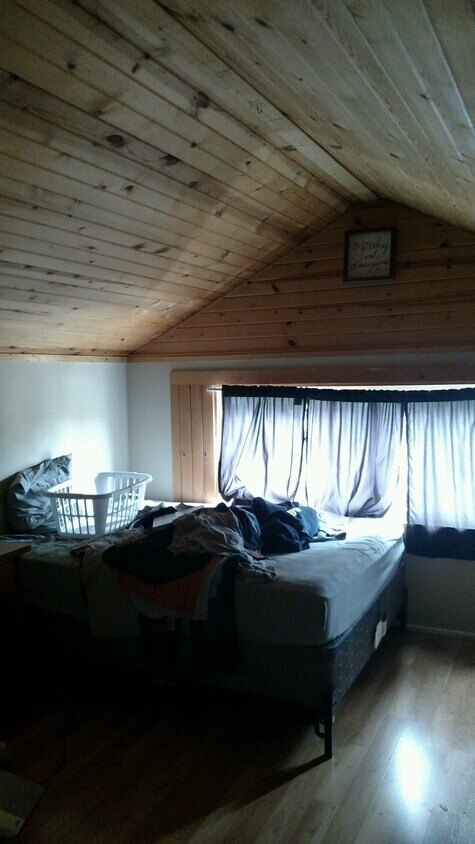Bedroom - 423 Lafayette St