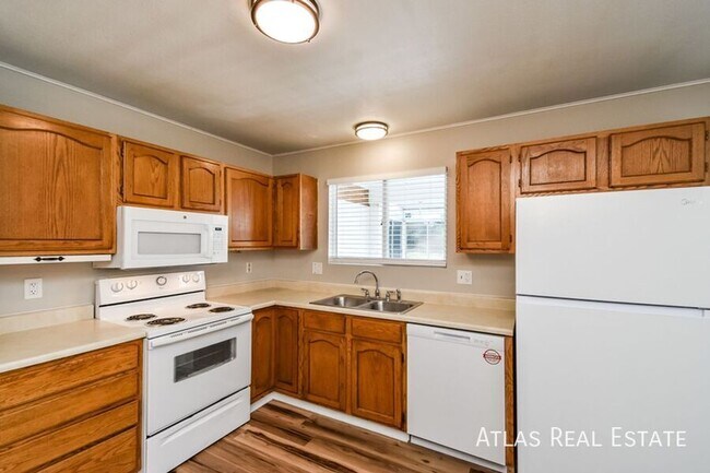 Foto del edificio - Alluring 3 Bed/ 2 Bath home in Rustic Hills!