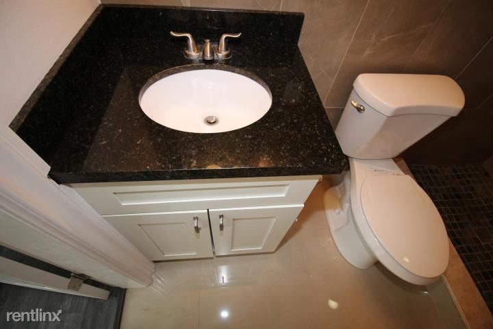 Foto del edificio - 815 Upland Rd