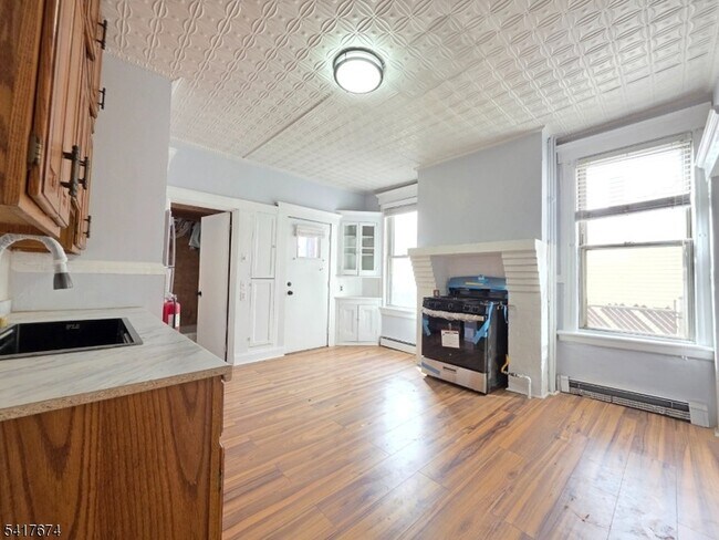 Foto del edificio - 8 Lincoln Ave