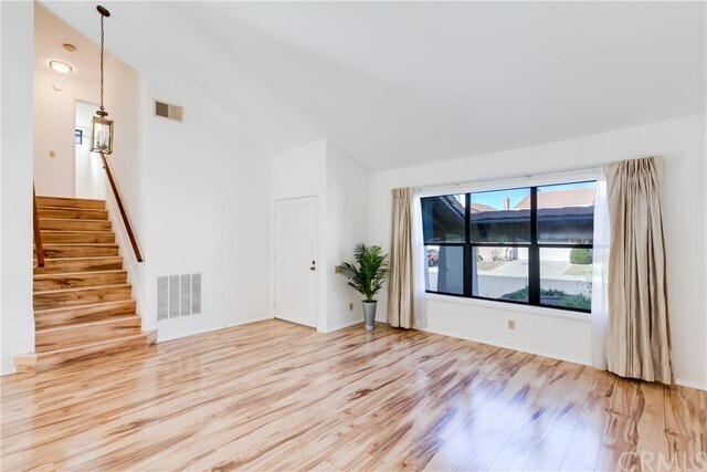 Building Photo - 7 Carlton