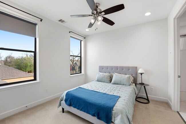 Foto del edificio - 904 W 18th St