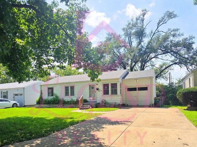Foto del edificio - 3 Bedroom, 2 Bath Home with Bonus Room & Double Driveway