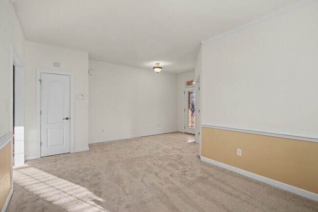 Foto del edificio - 3820 Stumpy Lake Ln