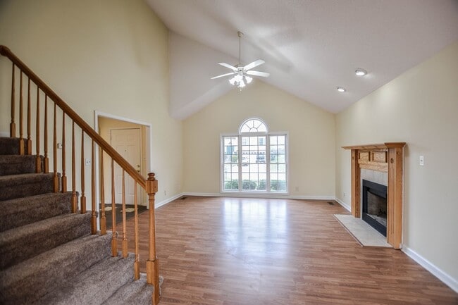 Building Photo - Pet Friendly Three Bedroom!
