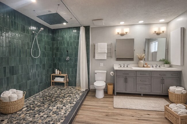 Foto del edificio - 2 bed 2 bath home with expansive garage and lot's of updates!