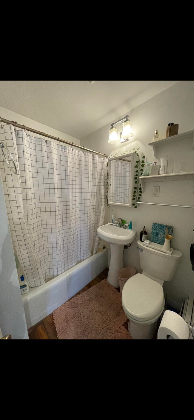 Building Photo - 333 Tuckerman Ave