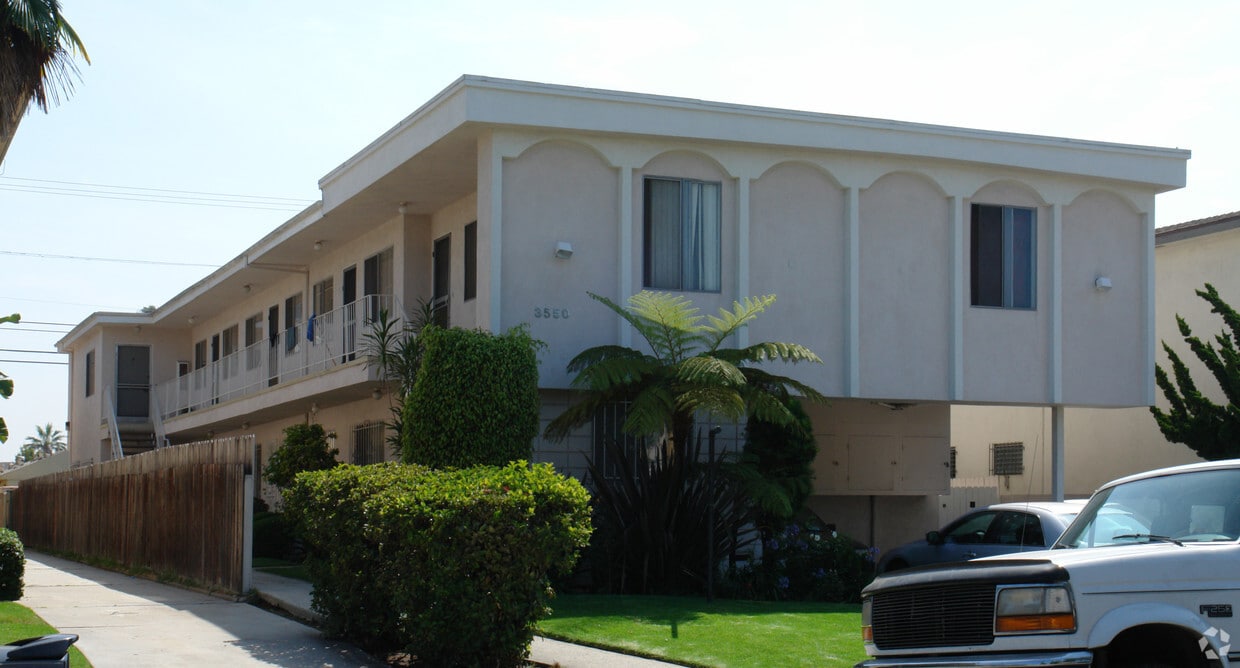 Primary Photo - 3550 Mentone Ave