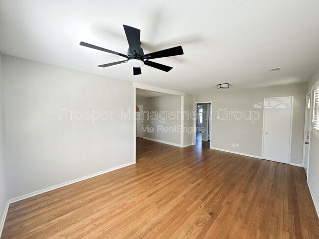 Building Photo - 1214 Hawthorne Cir