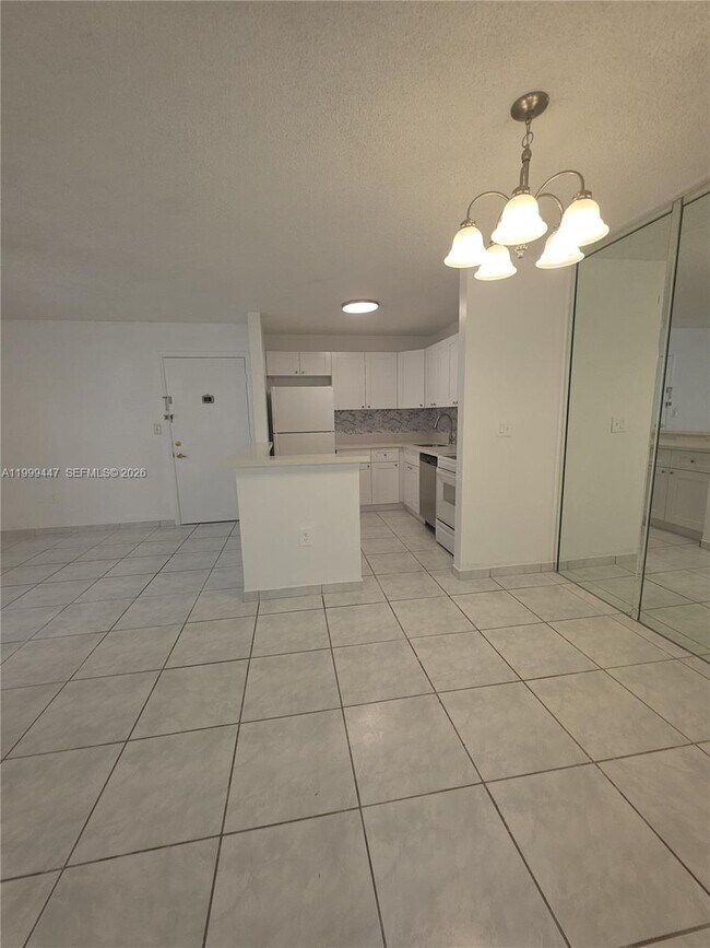 Foto del edificio - 823 NE 199th St