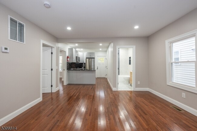 Foto del edificio - 24 Dean St