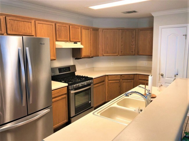 Building Photo - 1302 Cedar Crest