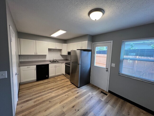 Building Photo - 5348 Shiloh Dr