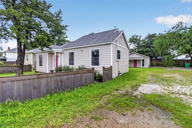 Building Photo - 428 Van Molan St