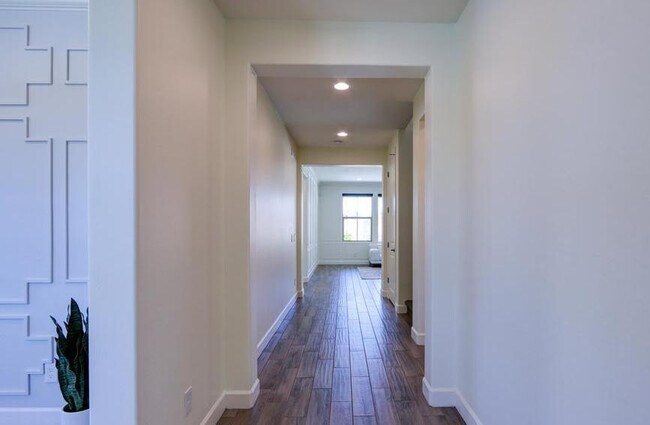 Foto del edificio - 948 W Yosemite Dr