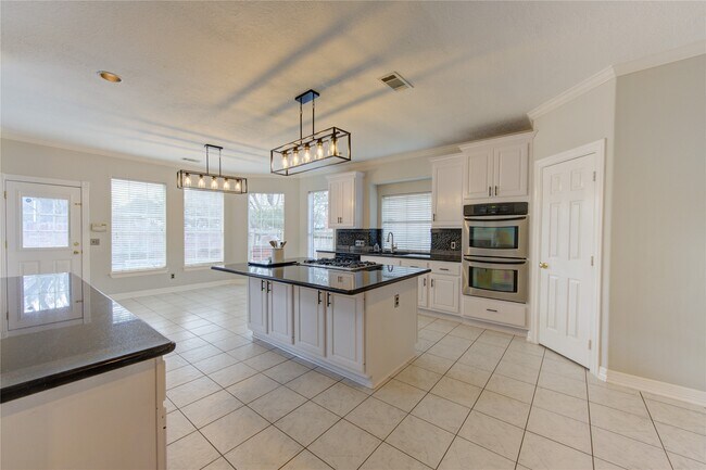 Foto del edificio - 14007 Briar Heath Dr