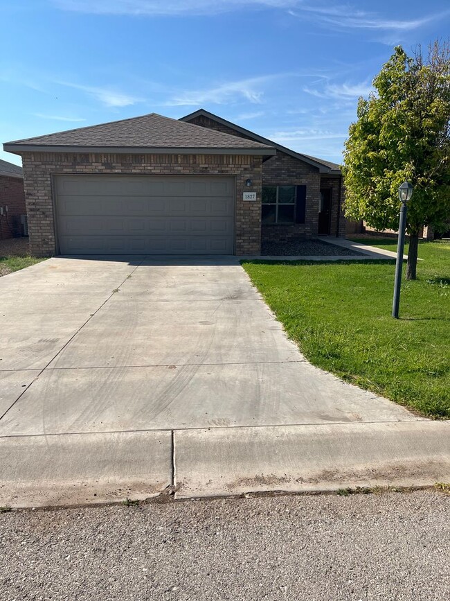 Foto del edificio - IMPRESSIVE HOME IN NEW SUBDIVISION NEAR HO...
