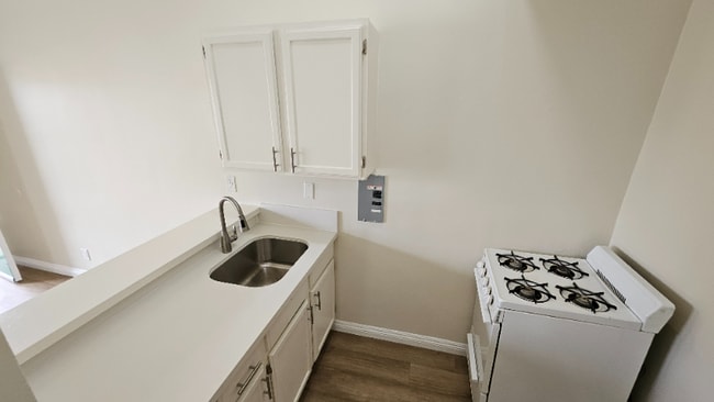 Photo - 14926 Hawthorne Blvd Apartment