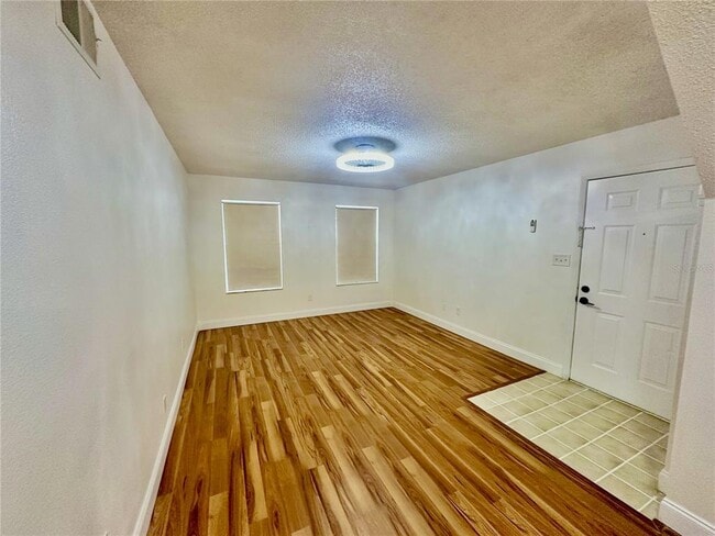 Foto del edificio - 2320 Pebble Brook Rd