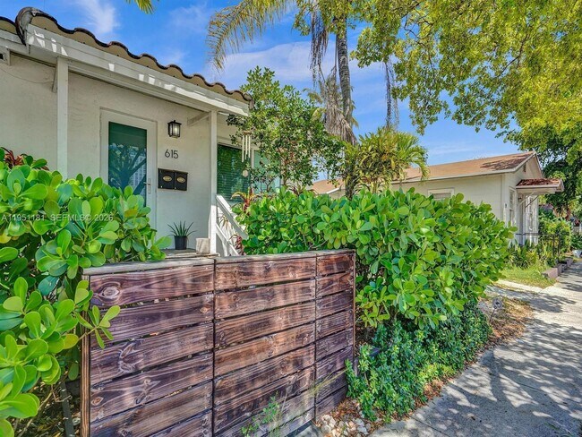 Foto del edificio - 615 SW 4th Ave