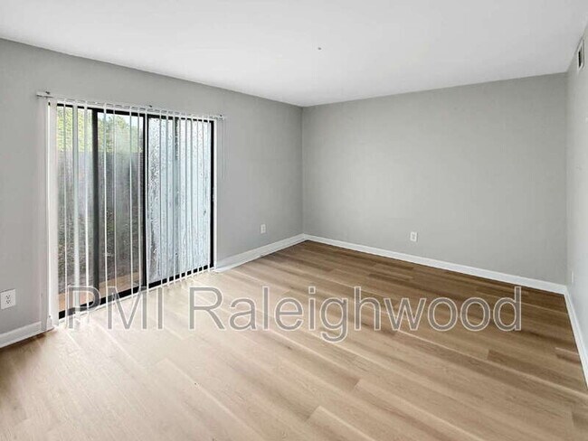 Foto del edificio - 1275 Teakwood Pl