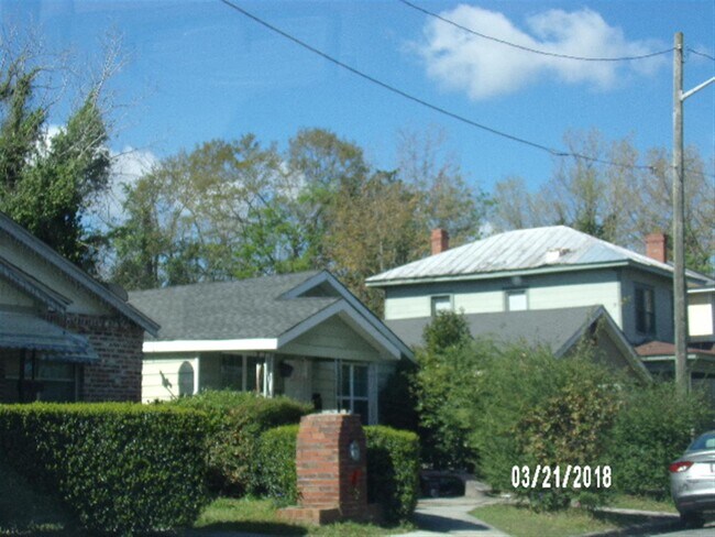 Building Photo - 819 E Bolton St