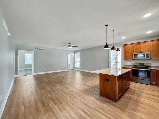 Foto del edificio - Newly Built 6 Bedroom and 6 Bathroom House! $720 Per Bedroom