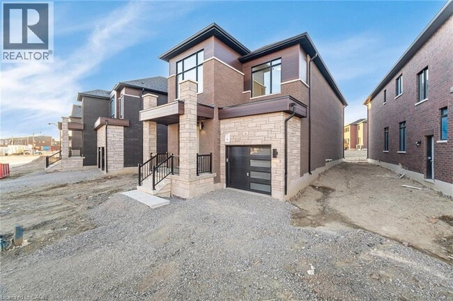 Building Photo - 6 Raja St