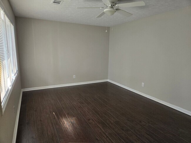 Foto del edificio - FOR RENT in Central Columbus! Available Now!