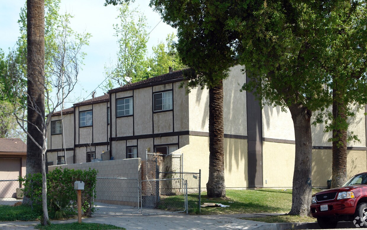 Primary Photo - 754 W 7th St