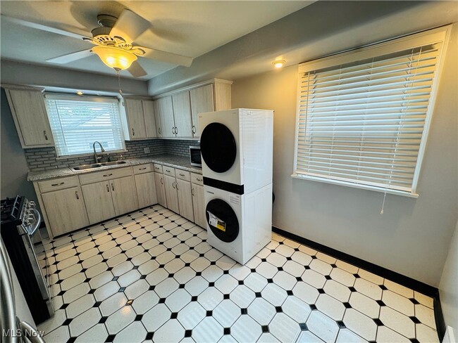 Foto del edificio - 2409 E 32nd St