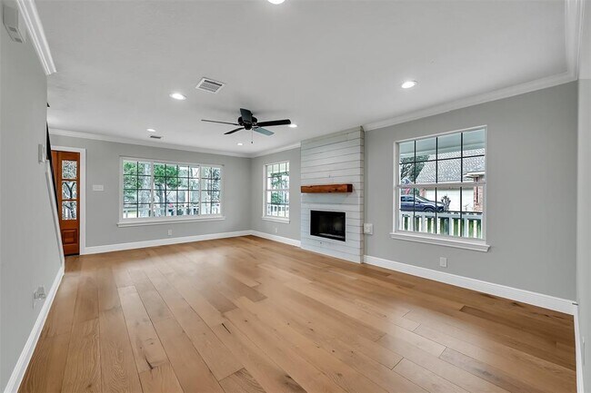 Building Photo - 12744 Point Aquarius Blvd