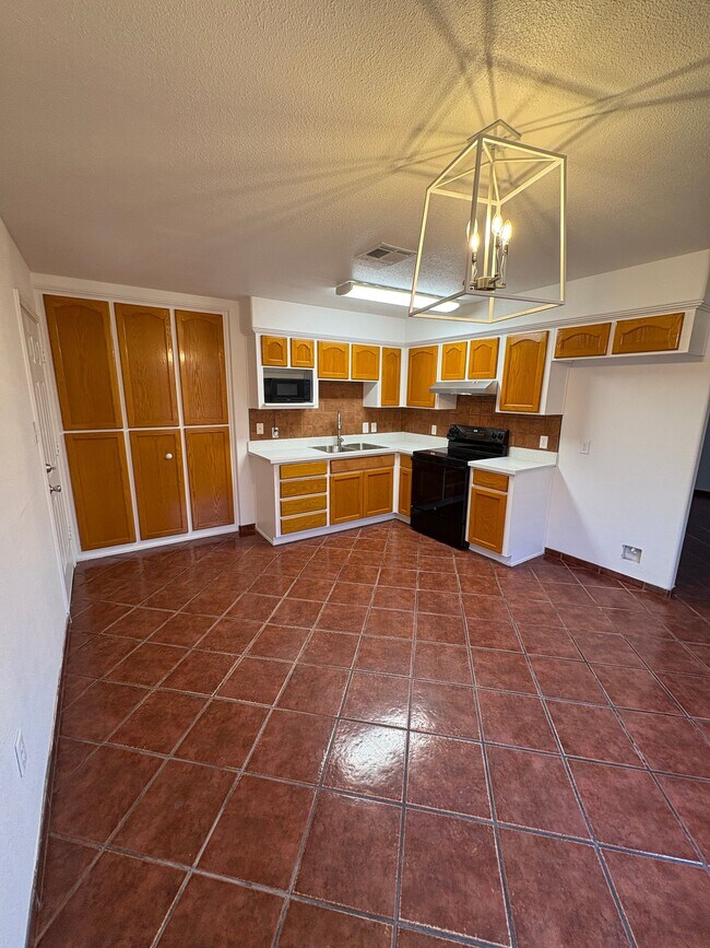 Building Photo - 574 Bernal Dr