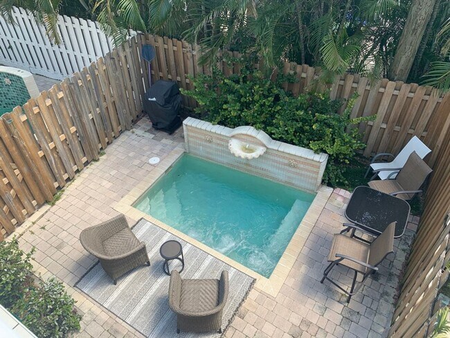 Building Photo - Beautiful 4 Bed 4.5 Bath luxury Townhouse with Elevator located by the Beach Lauderdale by the Sea