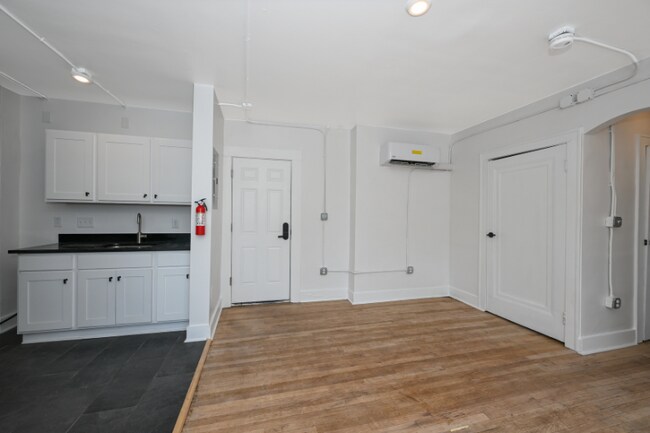 Foto del edificio - 1384 W 83rd St