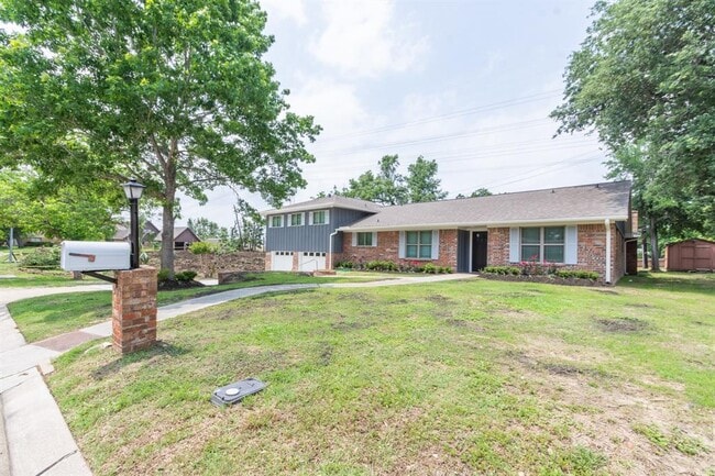Building Photo - 606 Scenic Dr