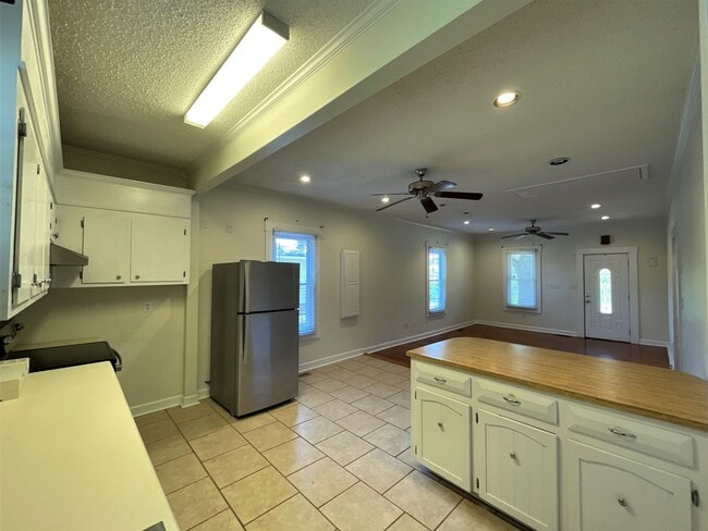 Building Photo - COMING SOON: T.R. Lawing Realty Property