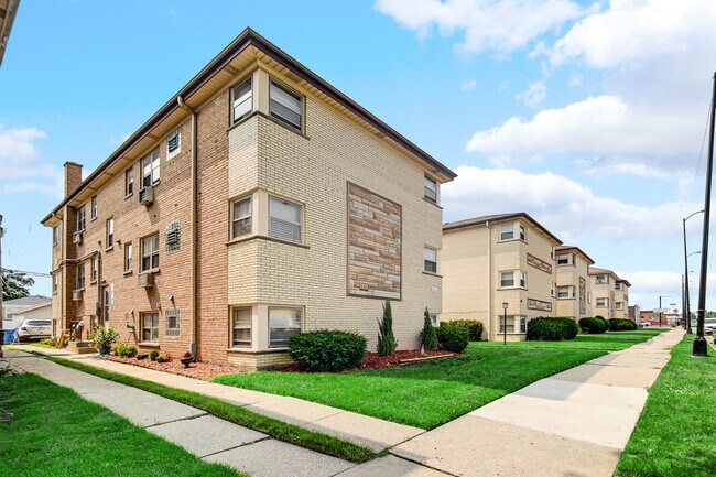 Building Photo - 7414 N Harlem Ave