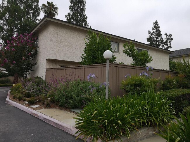 End unit Townhouse - 609 S College Ave