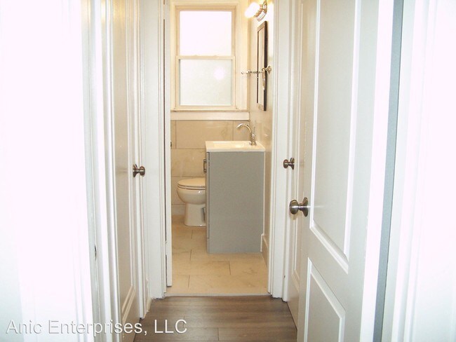 Building Photo - 1 br, 1 bath Apartment - 1007 Art Hill Pl.
