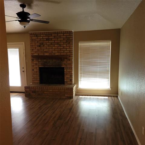 Building Photo - 327 Dogwood Dr